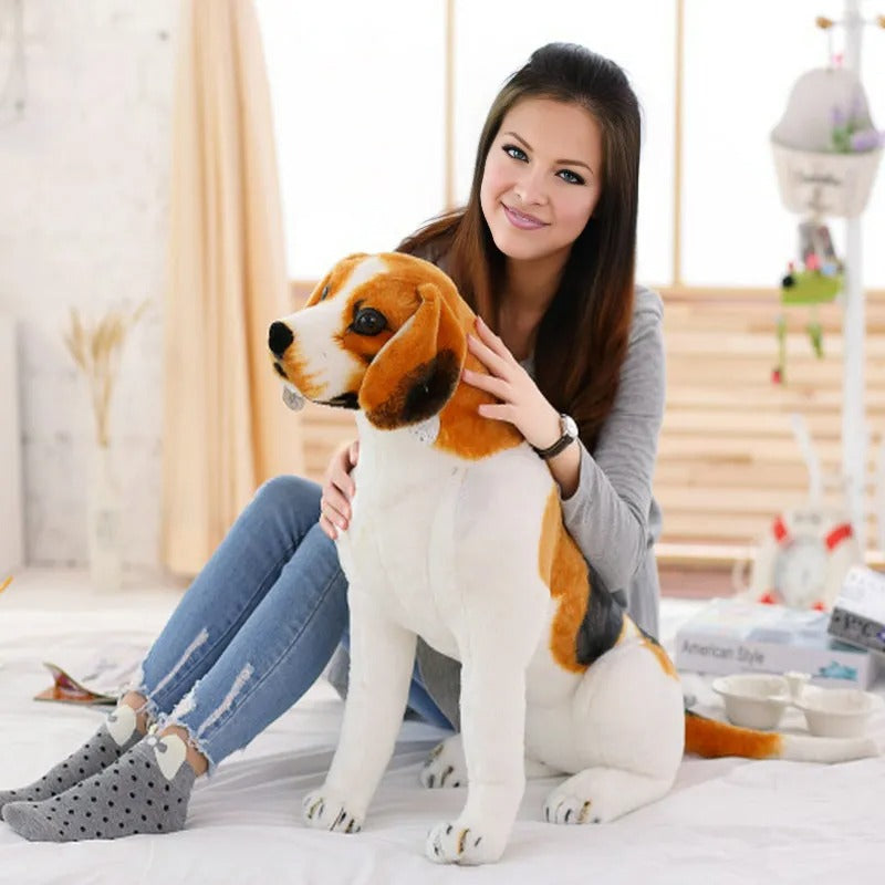 Chien de race en peluche réaliste