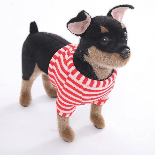 Chiot en peluche debout réaliste