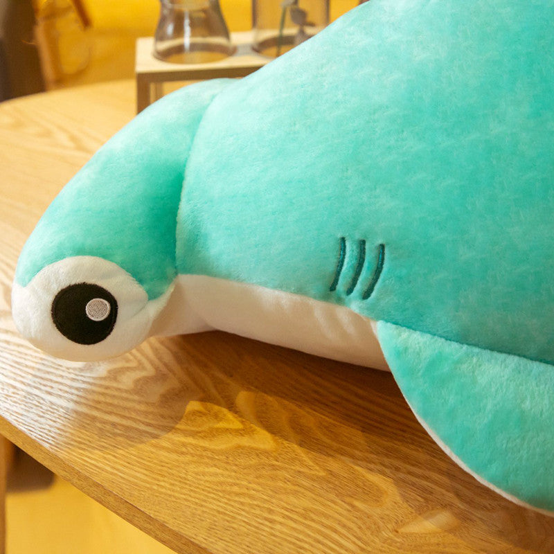 Peluche requin aux grands yeux