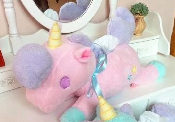 Licorne magique en peluche attachante
