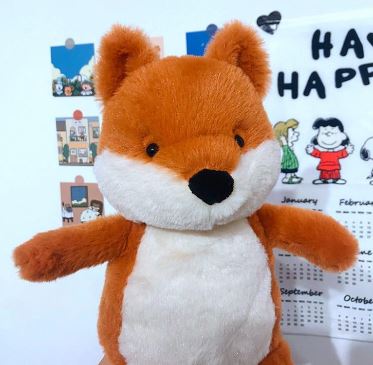 Compagnon renard en peluche doux, mignon et attachant