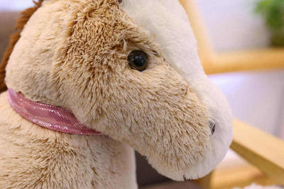 Cheval en peluche de grande taille à dorloter