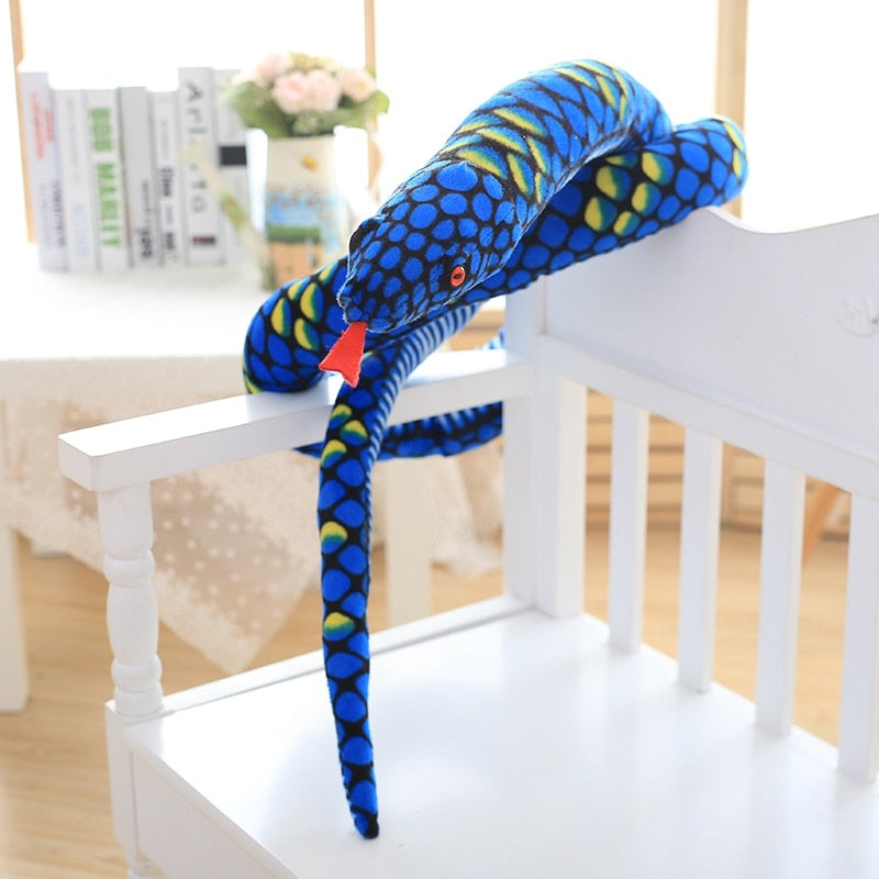 Long serpent bleu en peluche pour s'amuser