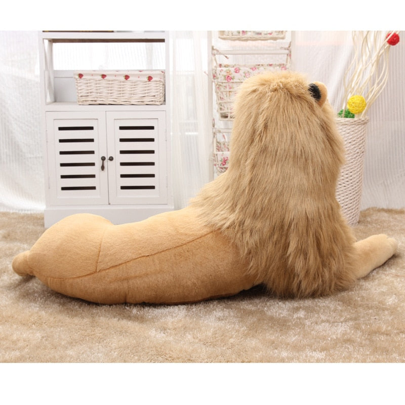 Lion en peluche à la longue crinière douce