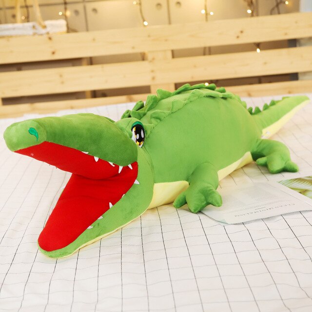 Crocodile géant en peluche à la grande bouche