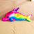 Grosse peluche dauphin arc-en-ciel
