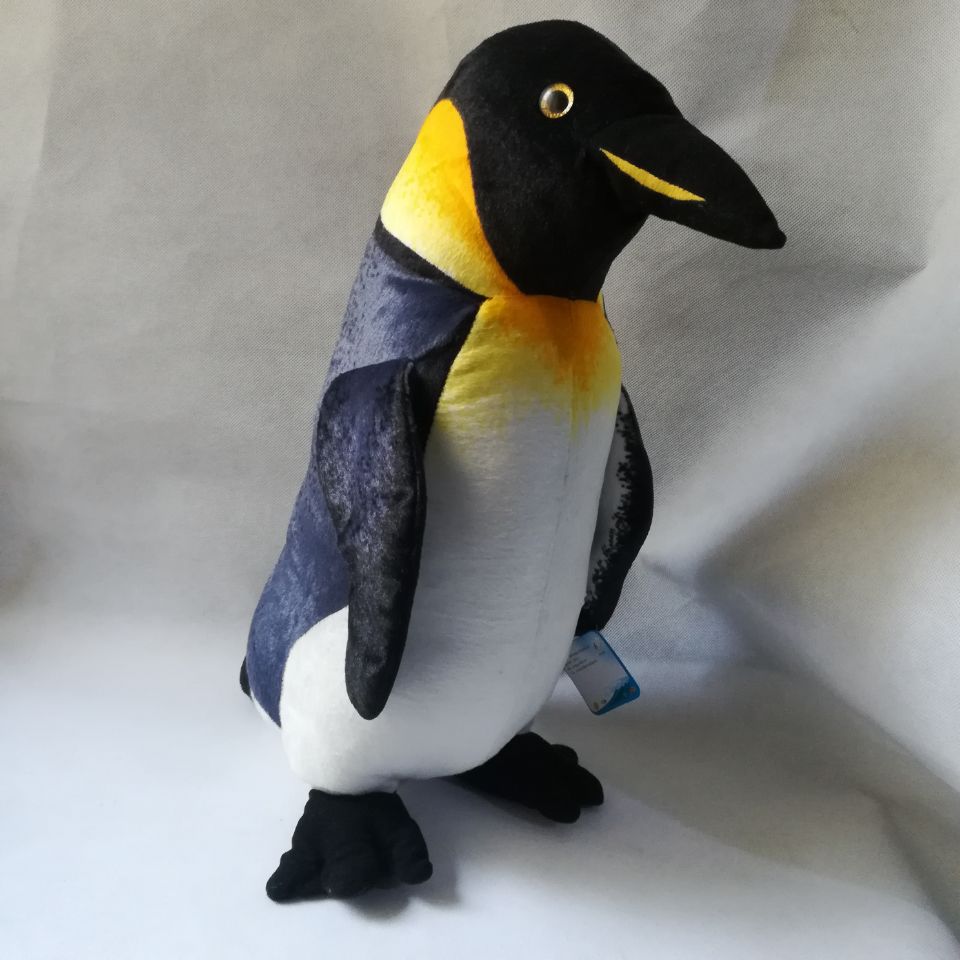 Gros pingouin en peluche pour décorer